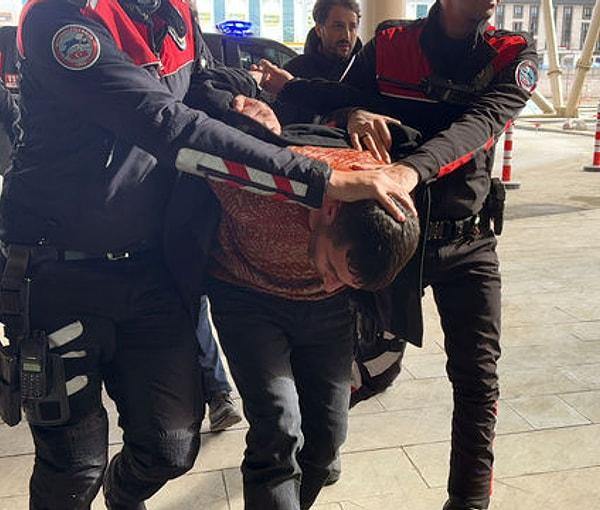 Şafak Saydam, kalabalığın içinde eşine tabancayla ateş etti. Elinden ve başından yaralanan 4 çocuk annesi Elif Saydam ağır yaralı olarak Atatürk Üniversitesi Araştırma Hastanesi yoğun bakım ünitesinde tedaviye alındı.