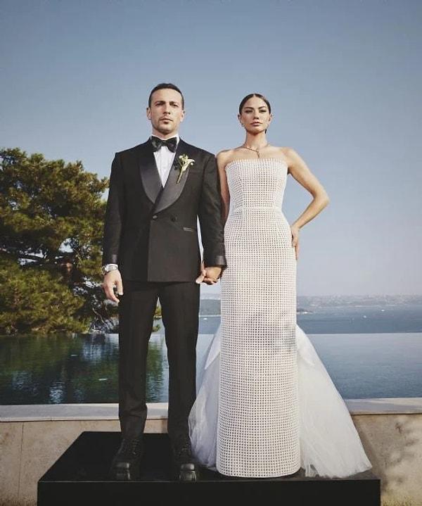 28 Ağustos 2022 tarihinde eski eşi Demet Özdemir'le evlenen Koç, düğüne yine ayakkabıları ile damgasını vurmuştu.
