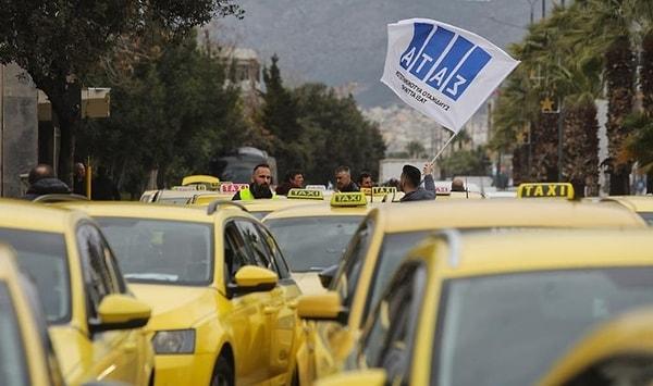 Başkentte, 200’den fazla taksi konvoy yaparak, Ulaştırma Bakanlığı önünde eylem yaptı. Yunanistan’da yarın ise Toplu Taşıma Federasyonu tarafından desteklenen ve çalışma şartlarının iyileştirilmesi talebiyle 24 saatlik grev kararı alındı.