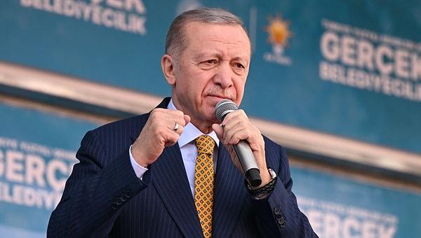 "Şimdi birileri çıkıyor emekli maaşlarına 7 bin lira, 10 bin lira seyyanen ekleyelim diyerek kendi akıllarınca emeklilerimizi tahrik ediyor" diyen Erdoğan, hayat pahalılığı konusunda en çok etkilenen kesimlerin başında emeklilerin bulunduğunu söylemişti.
