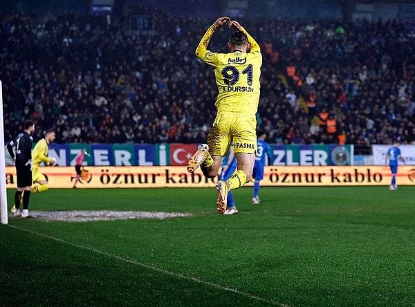 Bu sezon gösterdiği performansla Fenerbahçe'nin vazgeçilmez oyuncularından biri haline gelen ve sarı-lacivertli taraftarların da en sevdiği isimlerin başında gelen İsmail Yüksek, tarzıyla gündem oldu.