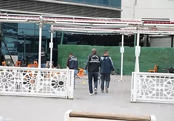 Edinilen bilgiye göre, Denizli'de Pamukkale Üniversitesi Hastanesi bahçesindeki kafeteryada oturanlara henüz kimlikleri belirlenemeyen 2 kişi silahla ateş açtı.