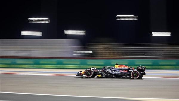 Formula 1'in Bahreyn'de gerçekleşen 2024 sezonunun açılış yarışında Red Bull takımının pilotu Max Verstappen, takım arkadaşı Sergio Perez'i 22 saniye farkla geride bırakarak birinciliği elde etti.
