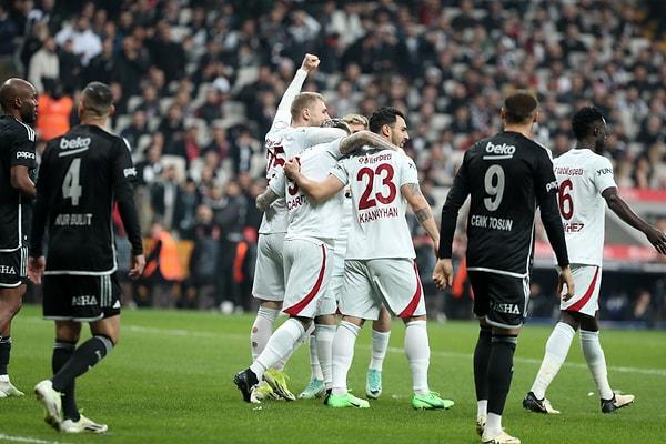 89. dakikada Beşiktaş'ta Omar Colley, VAR incelemesi sonrası kırmızı kart gördü. Mücadelede başka gol sesi çıkmadı. Sarı-kırmızılılar, puanını 75'e yükselterek liderliğini korudu.