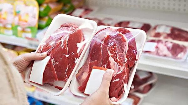 Et fiyatlarının daha uygun olduğu Et ve Süt Kurumu önünde uzun kuyruklar görülürken, 10 kişiden 4'ünün sofrasına et, balık ya da tavuk uğramıyor.