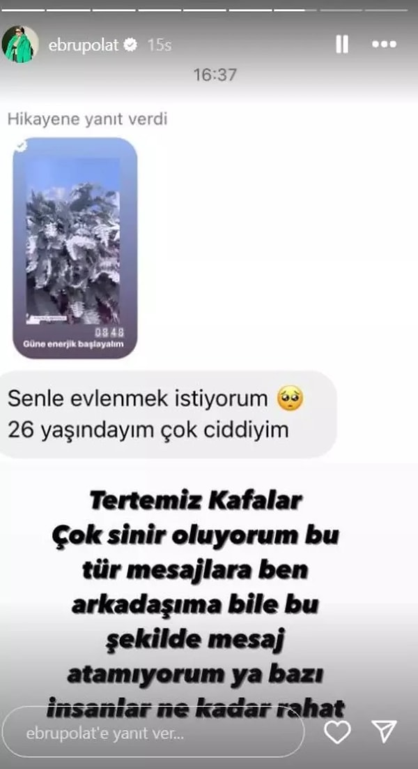 Selamsız sabahsız "Senle evlenmek istiyorum 26 yaşındayım çok ciddiyim" sözleriyle direkt giriş yapan kullanıcının mesajını paylaşarak "Tertemiz kafalar çok sinir oluyorum bu tür mesajlara" yorumunda bulundu.