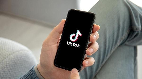 170 milyon kullanıcısını kaybetmek istemeyen Tiktok, durumun ciddiyetinin oldukça farkında ki uygulamaya güncelleme getirerek 18 yaşından büyük kullanıcılarına çağrıda bulunmaya başladı.