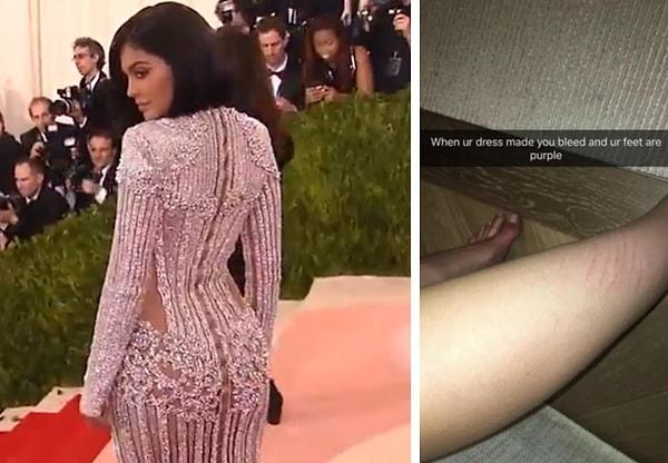 11. 2016 Met Gala'da Kylie Jenner gümüş rengi bir Balmain marka elbise giymişti.