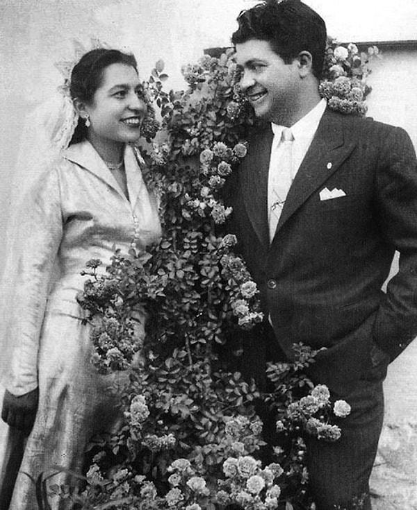 Elektrik İşleri Etüt İdaresi Genel Müdürlüğünde görev yapan genç mühendis Turgut Özal, aynı kurumda asistan olarak çalışan Semra Yeğinmen ile evlendiğinde takvimler 1954 yılını gösteriyordu.