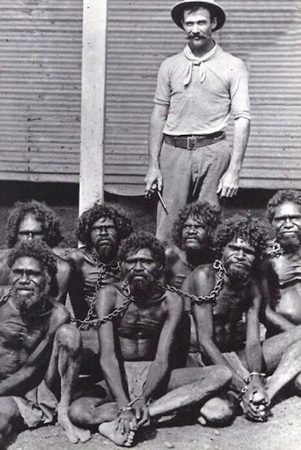 13. Avustralya yerlilerine adeta hayvan muamelesi yapmıştı.