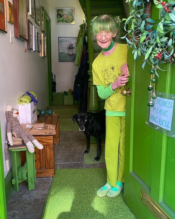 Sizleri 83 yaşındaki Elizabeth Sweetheart ile tanıştıralım: Kendisi, sizin de tahmin edebileceğiniz gibi yeşil renge son derece takıntılı!