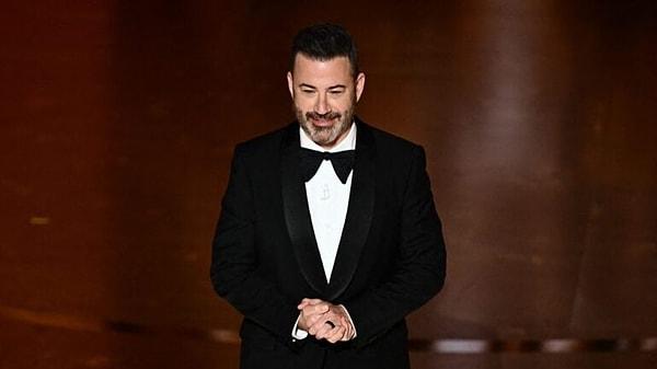 Oscar ödüllerinde oyuncuların kazandığı ödüller kadar konuşulan bir başka konu ise sunucu Jimmy Kimmel'ın tuhaf ve kötü şakaları oldu.