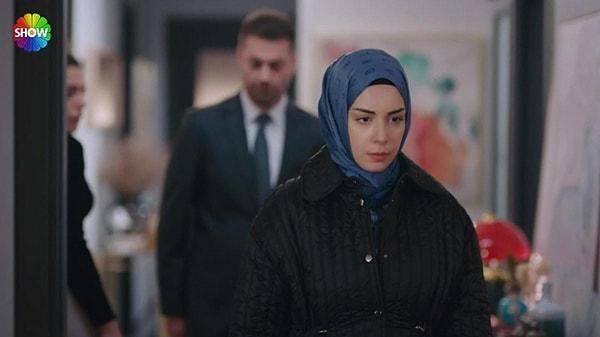 Her hafta yaşanan kaoslarla izleyiciyi ekrana kitleyen dizide 'Çimen' karakterine hayat veren Selin Türkmen en çok merak edilen oyunculardan biri oldu.