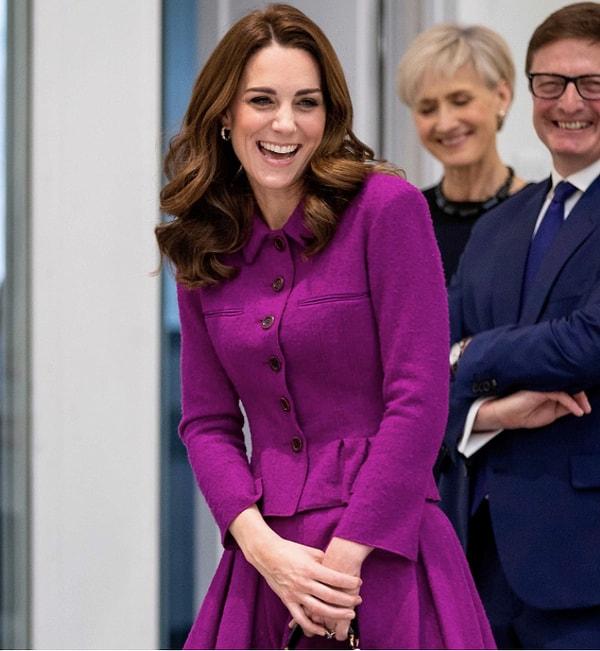 Sarayın biricik gelinlerinden olan Galler Prensesi, İngiltere halkının gözdesi Kate Middleton hakkında oluşturulan komplo teorileri son hızıyla devam ediyor!
