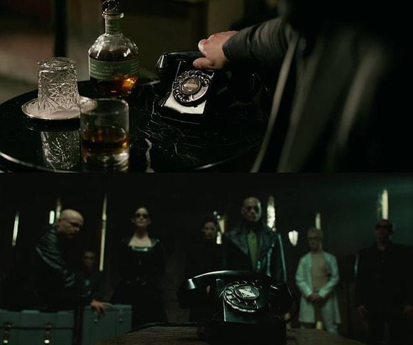 12. "John Wick Bölüm 2"deki çevirmeli telefon, "Matrix"te kullandıkları modelin aynısıdır.