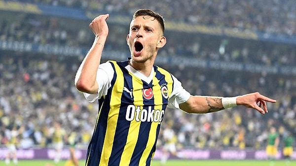 Süper Lig'de sezona harika bir giriş yapan 24 yaşındaki futbolcu, sarı-lacivertli formayla çıktığı 46 maçta 12 gol 14 asist kaydetti.