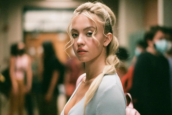 'Anyone But You' filminin ve 'Euphoria' dizisinin yıldızı Sydney Sweeney, oyunculuğuyla ve güzelliğiyle parlamaya devam ediyor.