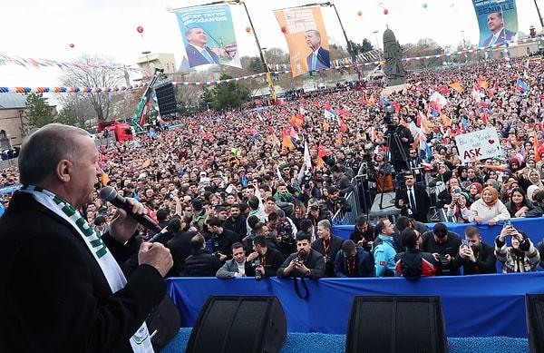 AK Parti Genel Başkanı ve Cumhurbaşkanı Recep Tayyip Erdoğan'ın Konya mitingine giderek sesini duyurmak isteyen  Staj ve Çıraklık Sigortası Mağdurları derneği üyesi olan  bir kısım vatandaş miting başlamadan önce polis tarafından gözaltına alındı.