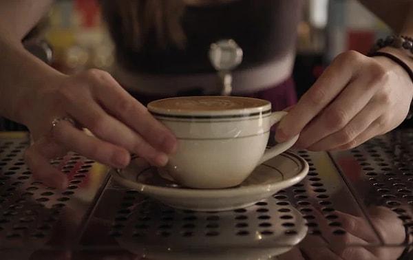 9. "Sabah kahvesinin ilk yudumu...O mükemmel an, ruha sıcak bir kucaklaşma hissi verir. Bir fincandaki günlük mutluluk dozum."