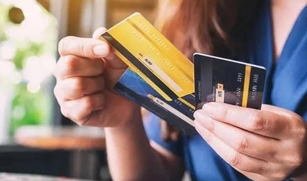 Kredi kartı düzenlemelerinin milyonların hayatına etkisi için de YMM ve ekonomist Muhammet Bayram, haksız rekabetin önlendiğini, ihtiyaç kredisi faizlerinin yüksek kalırken, kredi kartı nakit avans çekimi faizlerinin düşük kaldığını vurguladı.