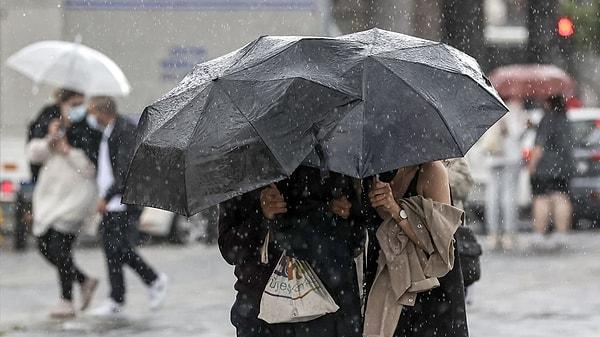 İstanbul’da bugünden itibaren Pazar gününe kadar soğuk ve yağışlı hava etkili olacak. Marmara, Ege, Batı Karadeniz, İç Anadolu'nun batısı, Akdeniz, Güneydoğu Anadolu bölgeleri sağanak yağmurlu, Doğu Anadolu Bölgesi ise kar yağışlı olacak.