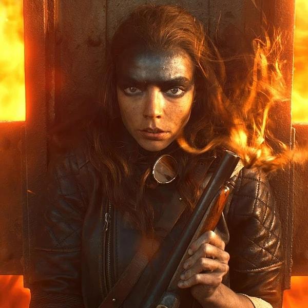 2015 yılında vizyona giren 'Mad Max: Fury Road' hâlâ en beğenilen aksiyon filmleri arasında yer alıyor. Filmde, Charlize Theron'ın canlandırdığı 'Furiosa' karakterinin çok beğenilmesi üzerine karaktere odaklanan bir film yapılmaya karar verildi.