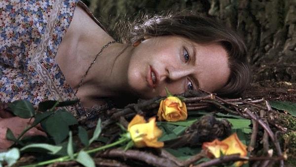 Nicole Kidman, 2002 yılında The Hours filmindeki Virginia Woolf rolüyle En İyi Kadın Oyuncu Oscar'ını kazanmıştı. Avustralyalı oyuncu ayrıca  Stanley Kubrick'in 1999 yapımı filmi Eyes Wide Shut'da Tom Cruise ile birlikte rol alarak büyük ses getirmişti.