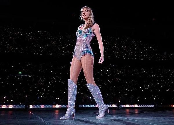 9. 'Yılın Kişisi' seçilen Taylor Swift, bu ayın başlarında Avustralya'da verdiği 'The Eras Tour' konserindeki zor anlarıyla sağlığı konusunda endişelendirdi. Şarkıcının o anları ise tekrardan gündeme geldi.