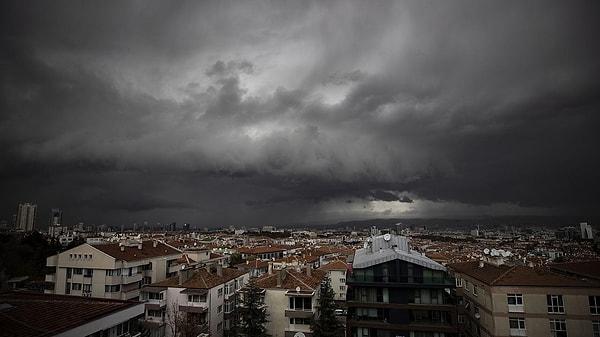 Bir uyarı da şiddetli fırtınanın etki edeceği söylenen Ankara'dan geldi.