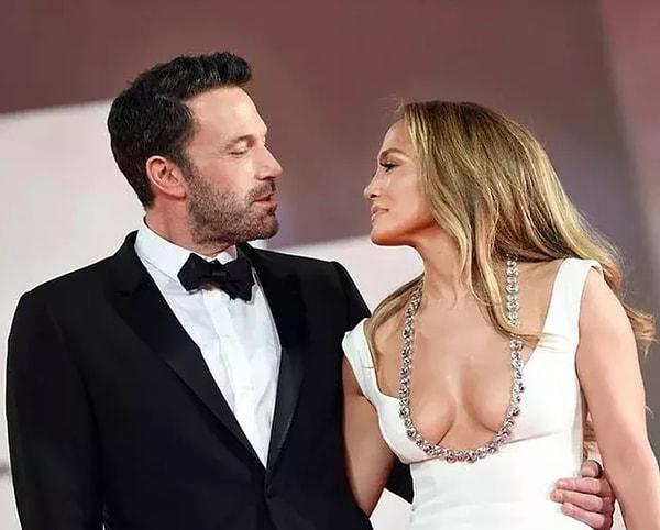 Bunun dışında Jennifer Lopez, Ben Affleck ile olan ilişkisiyle magazinin gözbebeği biliyorsunuz. Entrikalar dramalar bir yana uzun süredir çiftimiz mutlu mesut evliliklerine devam ediyor.