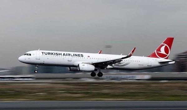 Uçak saat 16.30’da İstanbul Havalimanı’na inişini gerçekleştirirken, rahatsızlanan bebek ambulansla hastaneye kaldırıldı.