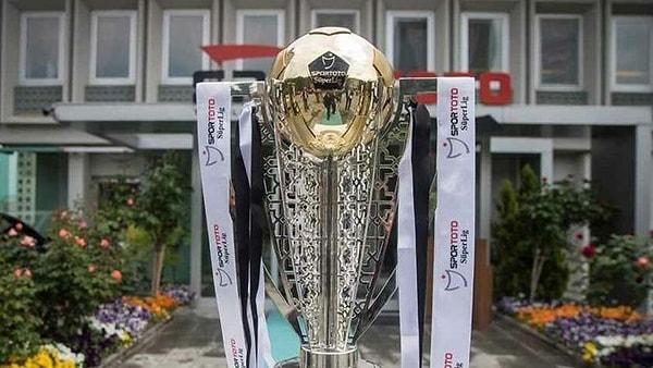4. Süper Lig'de namağlup şampiyonluğa ulaşan tek takım hangisidir?