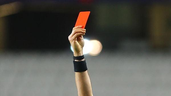 5. Maçın hakemine kırmızı kart göstererek lig tarihinin en ilginç olaylarından birisine imza atan futbolcu kimdir?