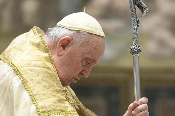 87 yaşındaki Papa Francis, Paskalya’dan önceki perşembe günü kutlanan “Kutsal Perşembe” etkinlikleri kapsamında Roma’da bulunan bir cezaevini ziyaret etti.