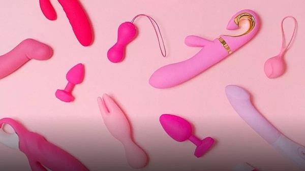 4. "Misafir seks oyuncakları dolu bir sepet bırakmıştı ve üstünde 'isteyen herkese bedava' yazıyordu."