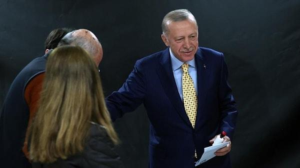 Bunun üstüne Cumhurbaşkanı Recep Tayyip Erdoğan, AK Parti Genel Başkanı olması dolayısıyla AK Parti Genel Merkezi önünde açıklama yaptı.