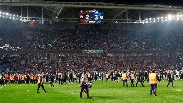 Trabzonspor Kulübünün saha olayları ve talimatlara aykırı hareketten dolayı, bordo-mavililerin antrenörü Egemen Korkmaz'ın ise müsabakadaki kavgası nedeniyle disipline sevk edildiği belirtildi.