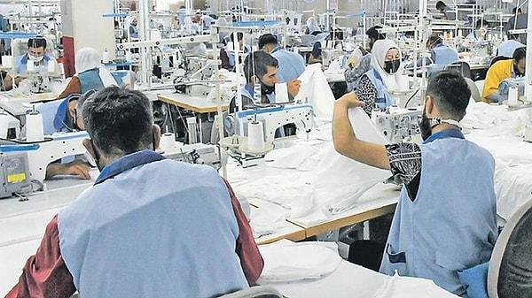 Türkiye tekstil sektöründe iddialı olurken, emek yoğun bu sektörün ihracat üzerinden kazançlı çıkmasının bir yolunun döviz kurlarında yükseliş olduğunu patronlar neredeyse varoluştan bu yana söylüyor. Katma değerli üretimden daha kısa ve kolay bir yol olan döviz kurlarındaki yükseliş de yer yer memnun etmiyor. Son olarak büyük tekstilcilerden birinin de Mısır'a yatırım yapmasıyla konu yeniden açıldı.