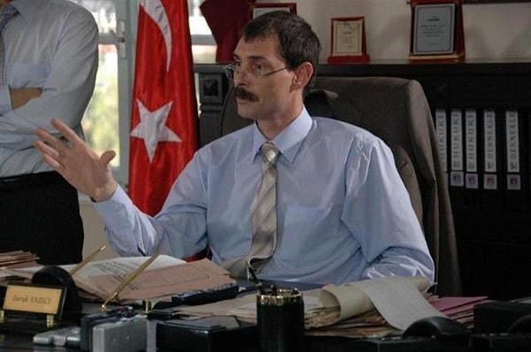 Vatandaşın taleplerine tıpkı Vali filmindeki gibi açık iletişim ile cevap vereceğini söyleyen Erdal Beşikçioğlu, merakla beklenen Behzat Ç. konusuna da açıklık getirdi!