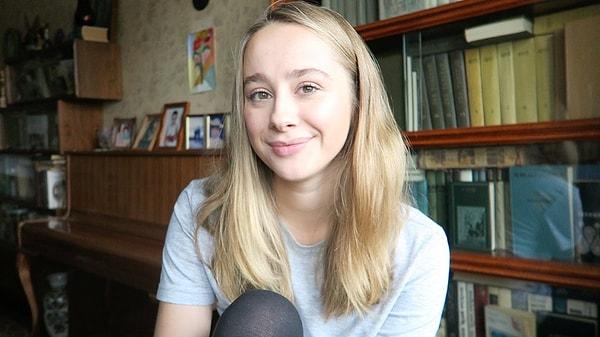 Rus asıllı Polina Chursanova YouTube üzerinden paylaştığı vlog videolarıyla kısa sürede geniş bir kitle tarafından tanındı.