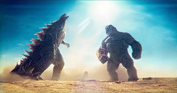 Independent Türkçe'nin haberine göre Godzilla ve Kong: Yeni İmparatorluk eleştirmenler tarafından yerden yere vurulsa da filmin üreticisi ve dağıtıcısı olan Legendary ve Warner Bros şirketlerini şaşkına uğratarak ABD'de ilk hafta 80 milyon dolar hasılat elde etti.