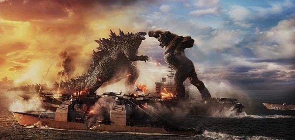 Vizyona girdiği 10. gün itibariyle ise dünya çapında 361,1 milyon dolarlık hasılat kazandı. Pek çok ülkenin gişe listesinde zirvede kaldı. Legendary yetkilileri bunu heyecan verici bulurken Godzilla ve Kong'un nasıl ilerleyeceğini şimdiden merakla bekliyorlar.