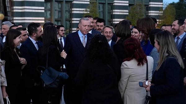 Gazetecilerin bayramını kutlayan ve soruları yanıtlayan Erdoğan, bir gazetecinin '"CHP Genel Başkanı Özgür Özel’in sizden randevu istediği konuşuluyor. Bu talebe yanıtınız ne olur?' sorusuna yanıt verdi.