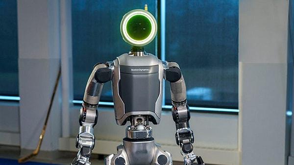 Eski insansı robotun bundan böyle gelecek planlarının bir parçası olmadığını aktaran şirket ayrıca, Atlas'ın yeni nesil ve tamamen elektrikli versiyonunu da tanıttı.