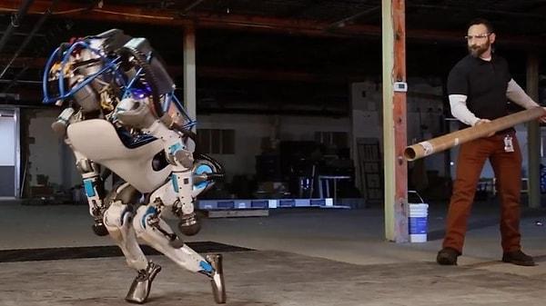 Firma, tanınmasında büyük rol oynayan insansı robotu için hazırladığı veda videosunda, Atlas'ın yeteneklerine ve bugüne kadar yaşadığı anılara yer verdi.