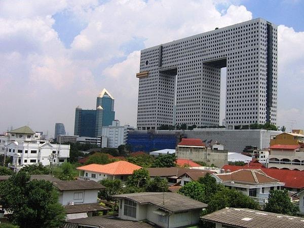 1. Bangkok'ta bulunan Fil Binası kesinlikle listenin başını çekiyor!