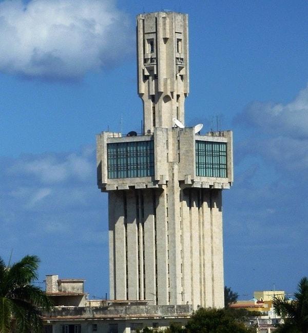 11. Görmüş olduğunuz bina oldukça resmi bir göreve hizmet ediyor. Küba'da bulunan Rusya elçiliği binası;