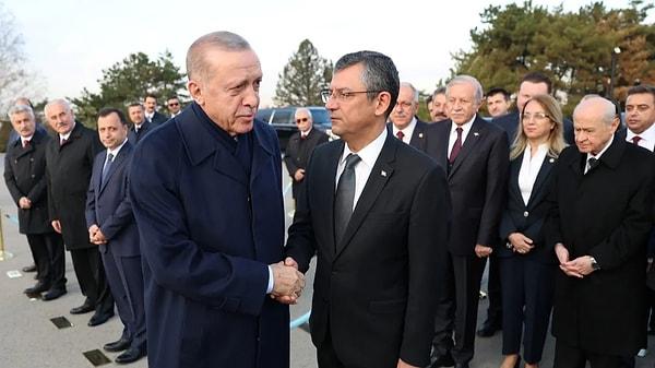 CHP lideri Özel bugün, Cumhurbaşkanı Erdoğan’dan randevu talep edeceklerini belirterek, “Önümüzdeki hafta görüşmeyi planlıyoruz” ifadelerini kullandı.