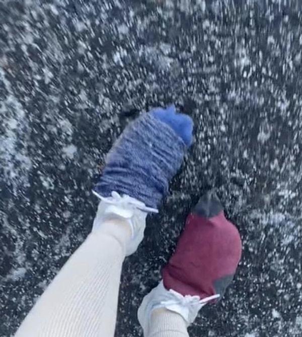 14. Karda kaymamak için ayakkabınıza çorap geçirebilirsiniz.