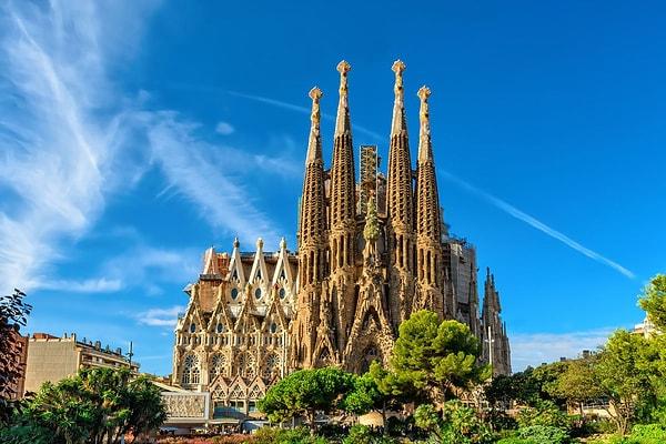 10. Sagrada Familia, İspanya